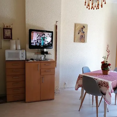 Apartment Studio Meuble Les Bains *